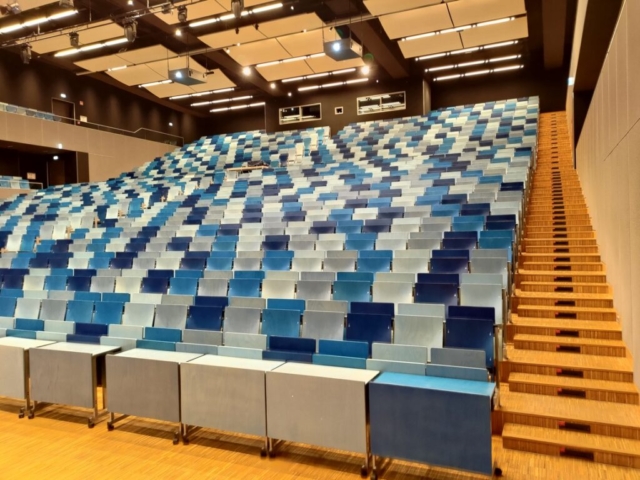 ECMP04 Blick auf die Sitze im Vortragssaal