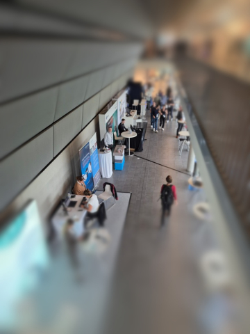 ECMP02 Ansicht des Stand von der Galerie oberhalb